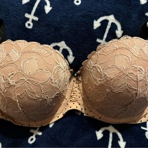 Victoria's Secret Lace Bra in Cream and Black